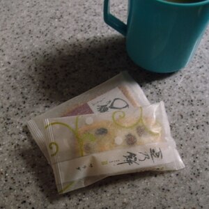 素朴♪梅干し麦茶とお菓子